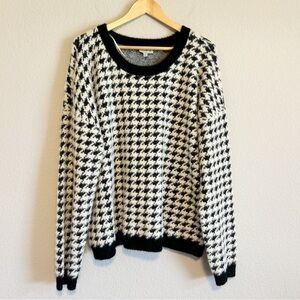 Cyrus Houndstooth Sweater Soft Fuzzy Black and White Relaxed Size XL.